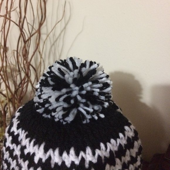 Beanie Slouchy with Pom Pom White/Black Adult Size Brand New Handmade Crochet - Picture 5 of 5